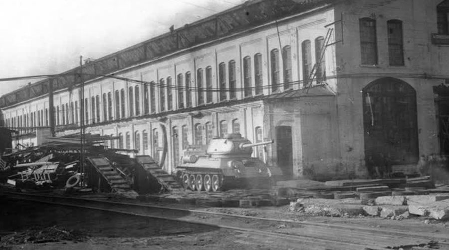 Заводы города горького. Завод красное Сормово 1950. Завод красное Сормово в ВОВ. Завод красное Сормово в войну 1941-1945.